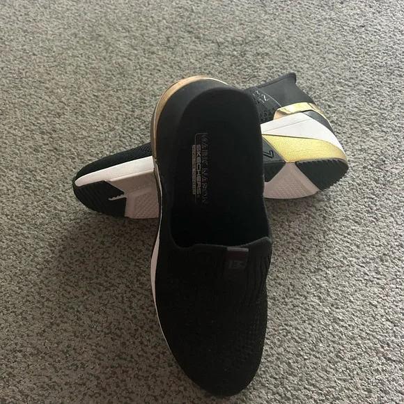 Skechers Black and Gold hands free slip on Sneakers (worn once!) - Picture 9 of 10